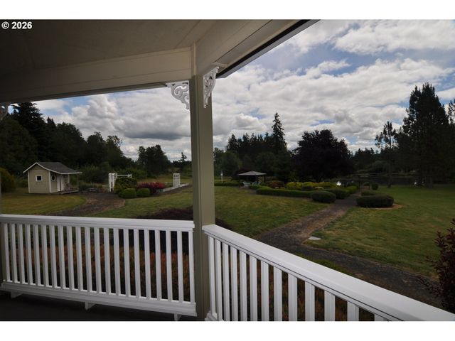 17844 S NESTLE Ln, Oregon City, OR 97045