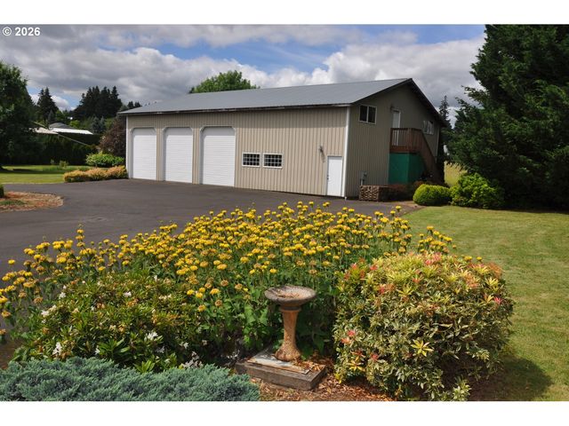 17844 S NESTLE Ln, Oregon City, OR 97045