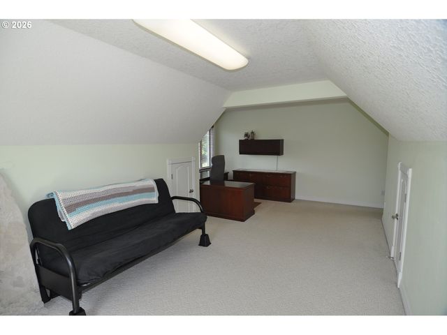 17844 S NESTLE Ln, Oregon City, OR 97045
