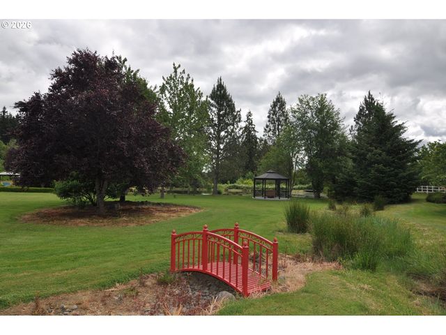 17844 S NESTLE Ln, Oregon City, OR 97045