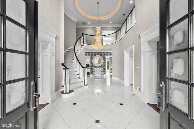 8305 FOX HAVEN DR, Mclean, VA 22102