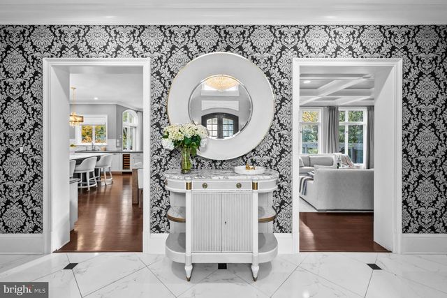 8305 FOX HAVEN DR, Mclean, VA 22102