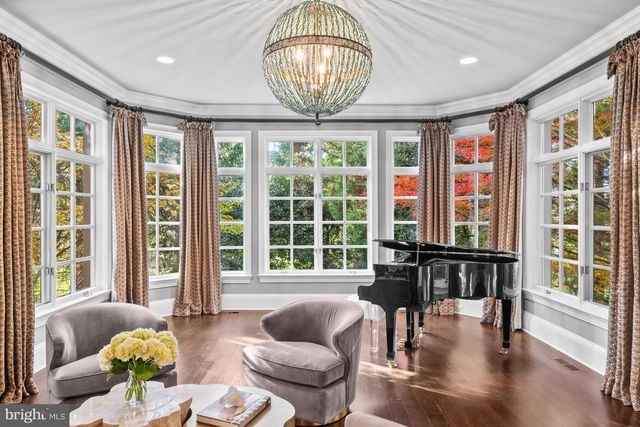 8305 FOX HAVEN DR, Mclean, VA 22102