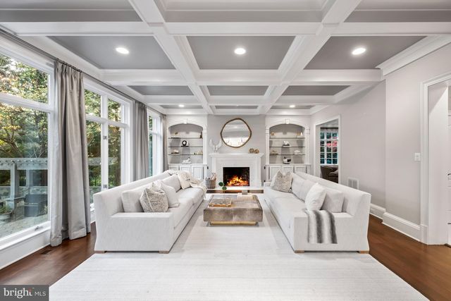 8305 FOX HAVEN DR, Mclean, VA 22102