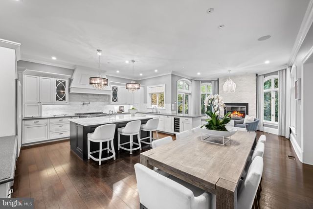 8305 FOX HAVEN DR, Mclean, VA 22102