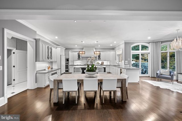 8305 FOX HAVEN DR, Mclean, VA 22102