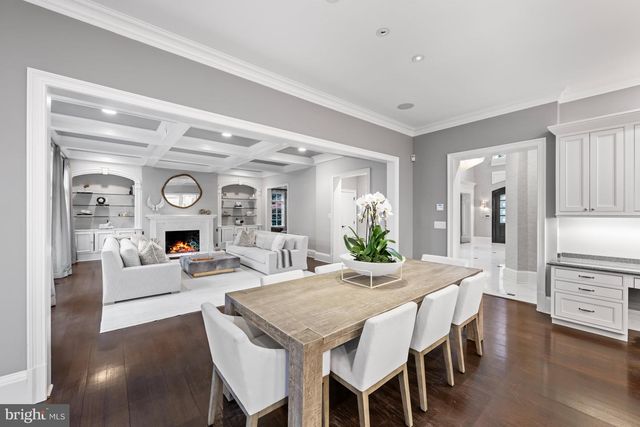 8305 FOX HAVEN DR, Mclean, VA 22102