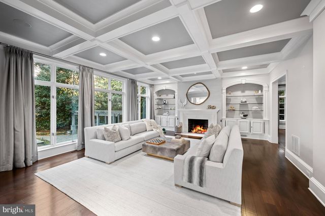 8305 FOX HAVEN DR, Mclean, VA 22102