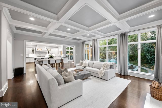 8305 FOX HAVEN DR, Mclean, VA 22102