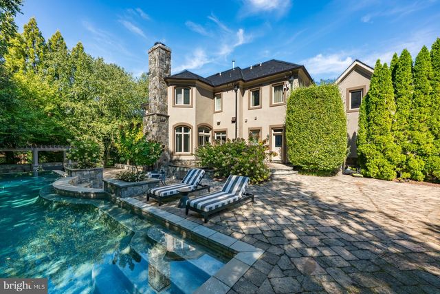 8305 FOX HAVEN DR, Mclean, VA 22102