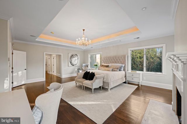 8305 FOX HAVEN DR, Mclean, VA 22102