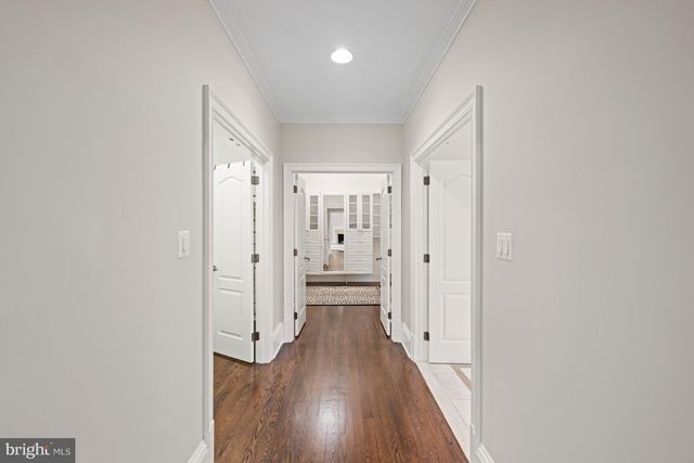 8305 FOX HAVEN DR, Mclean, VA 22102