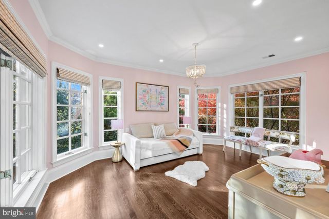 8305 FOX HAVEN DR, Mclean, VA 22102