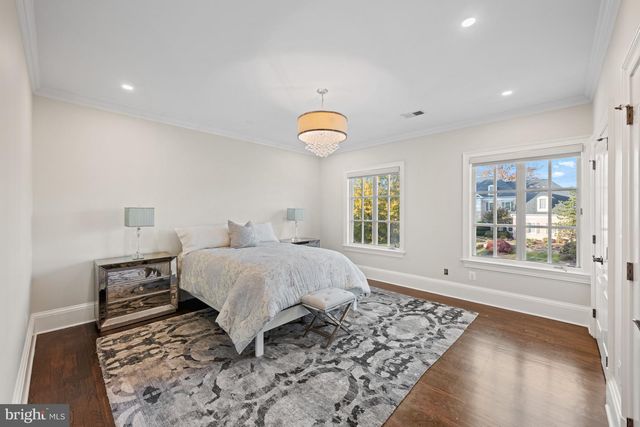 8305 FOX HAVEN DR, Mclean, VA 22102