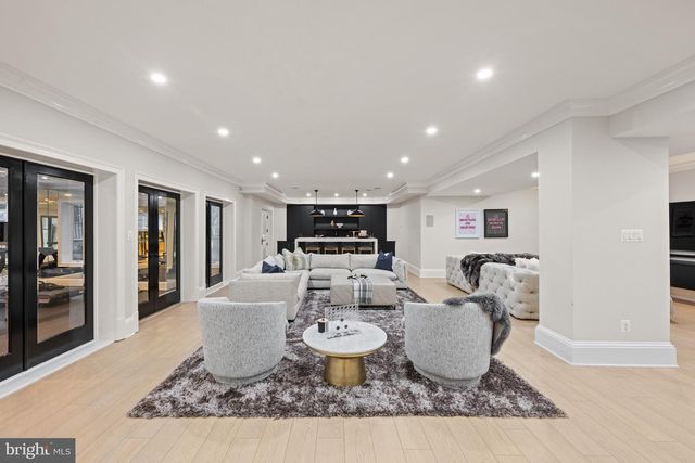 8305 FOX HAVEN DR, Mclean, VA 22102