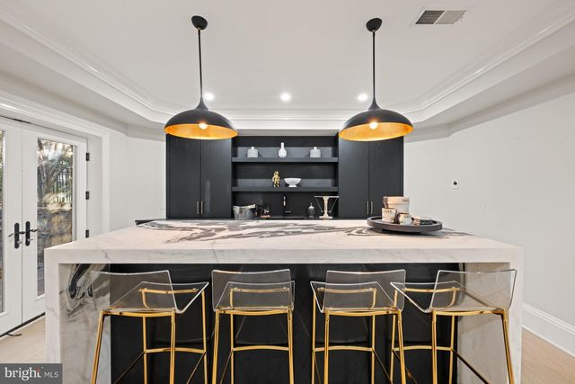 8305 FOX HAVEN DR, Mclean, VA 22102