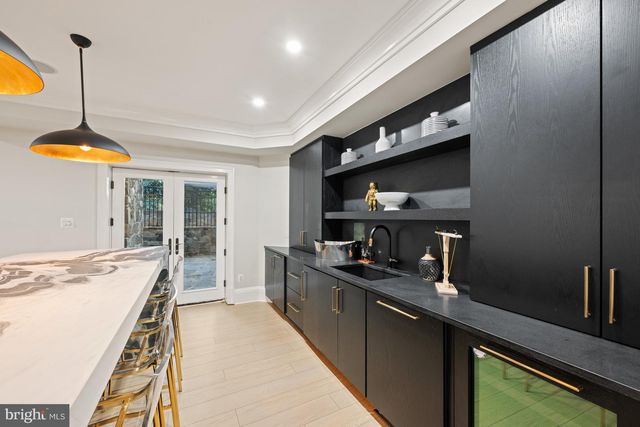 8305 FOX HAVEN DR, Mclean, VA 22102