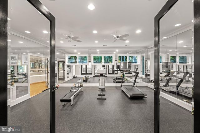 8305 FOX HAVEN DR, Mclean, VA 22102