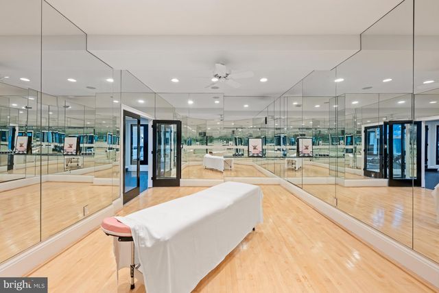 8305 FOX HAVEN DR, Mclean, VA 22102