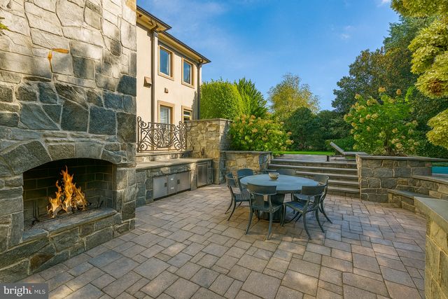 8305 FOX HAVEN DR, Mclean, VA 22102