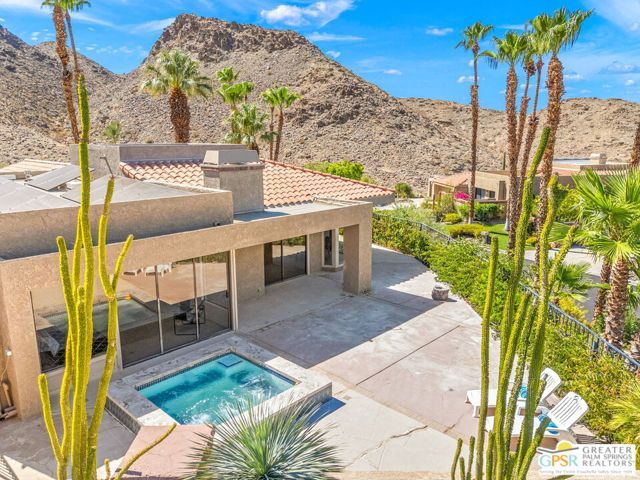 33 N Mirage Cove Drive, Rancho Mirage, CA 92270