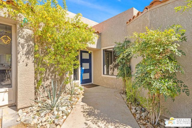 33 N Mirage Cove Drive, Rancho Mirage, CA 92270