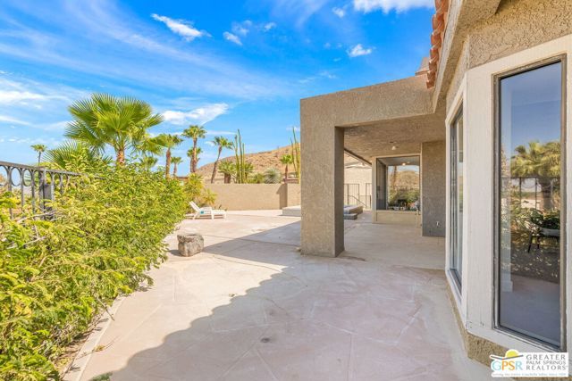 33 N Mirage Cove Drive, Rancho Mirage, CA 92270
