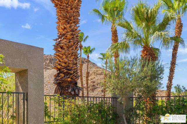 33 N Mirage Cove Drive, Rancho Mirage, CA 92270