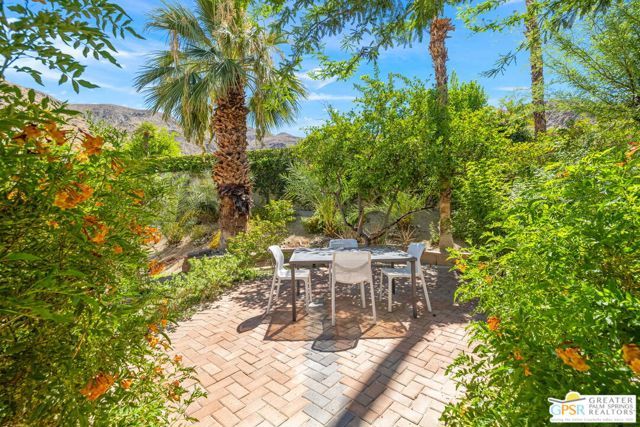 33 N Mirage Cove Drive, Rancho Mirage, CA 92270