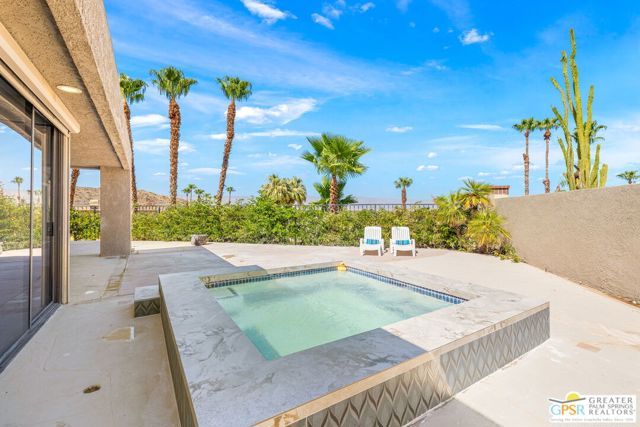 33 N Mirage Cove Drive, Rancho Mirage, CA 92270