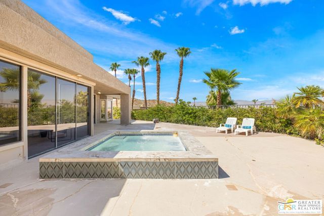 33 N Mirage Cove Drive, Rancho Mirage, CA 92270