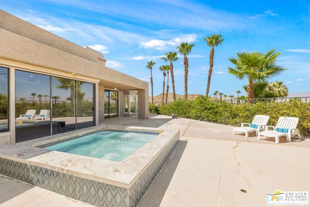 33 N Mirage Cove Drive, Rancho Mirage, CA 92270