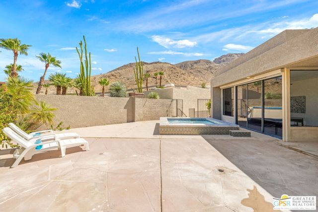 33 N Mirage Cove Drive, Rancho Mirage, CA 92270