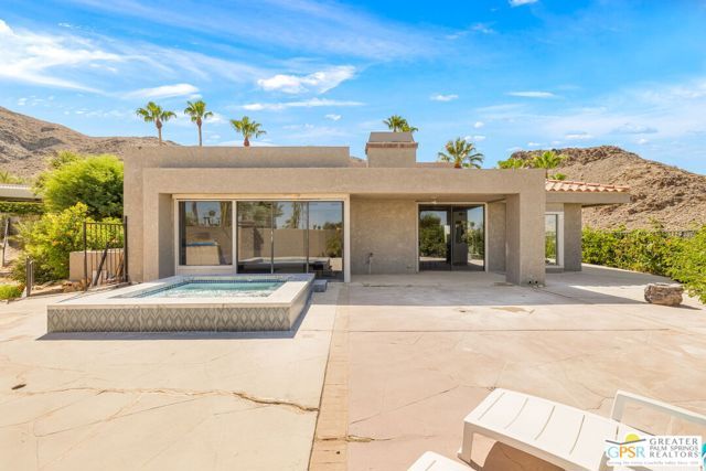 33 N Mirage Cove Drive, Rancho Mirage, CA 92270