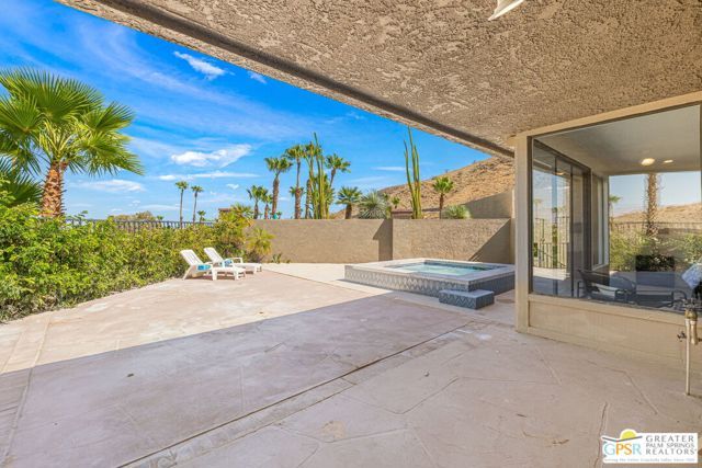 33 N Mirage Cove Drive, Rancho Mirage, CA 92270