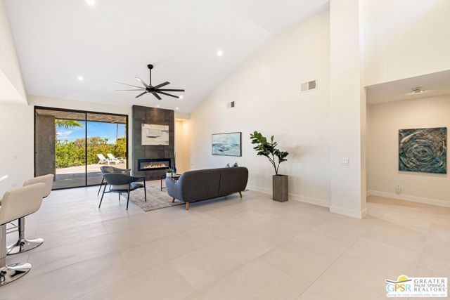 33 N Mirage Cove Drive, Rancho Mirage, CA 92270