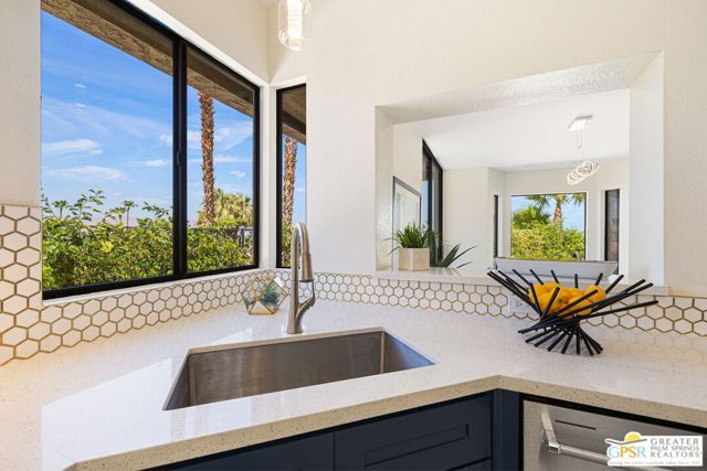 33 N Mirage Cove Drive, Rancho Mirage, CA 92270