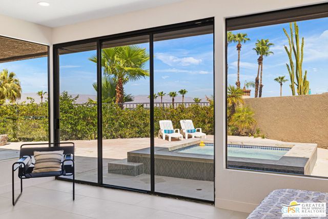 33 N Mirage Cove Drive, Rancho Mirage, CA 92270