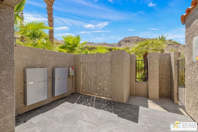 33 N Mirage Cove Drive, Rancho Mirage, CA 92270