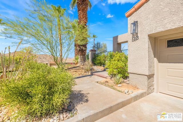 33 N Mirage Cove Drive, Rancho Mirage, CA 92270