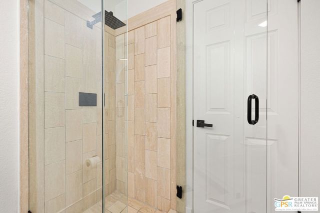 33 N Mirage Cove Drive, Rancho Mirage, CA 92270