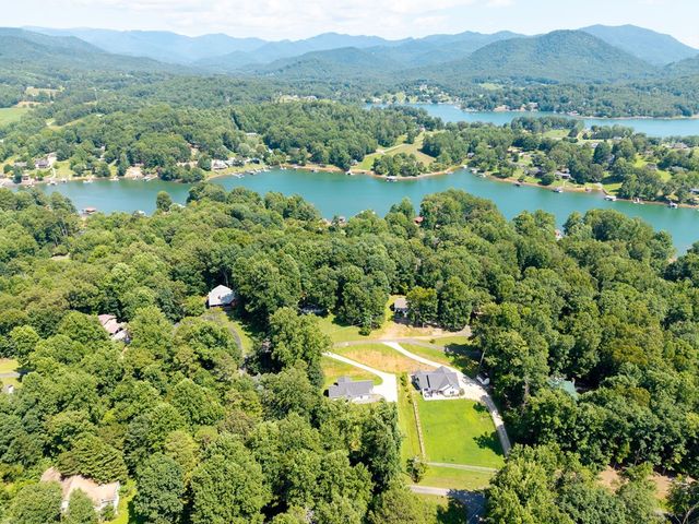 309 Woodland Lane, Hayesville, NC 28904