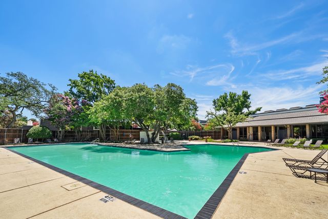 9810 Amberton Parkway, Dallas, TX 75243