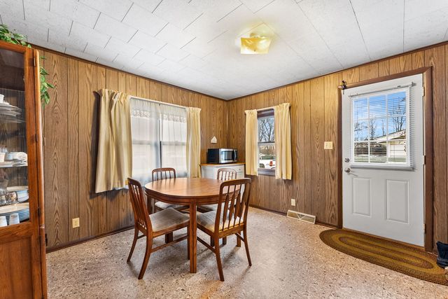 313 1st Avenue, Silvis, IL 61282
