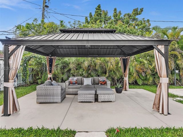 2401 SW 83rd Ave, Miami, FL 33155