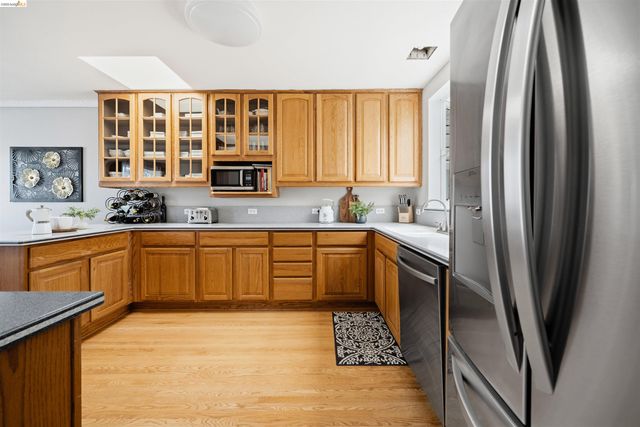 251 Alexander Ave, Daly City, CA 94014