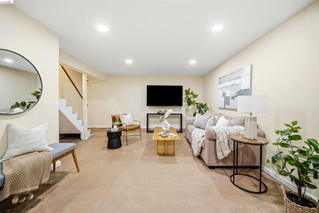 251 Alexander Ave, Daly City, CA 94014