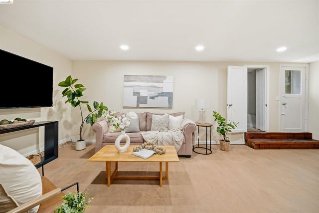 251 Alexander Ave, Daly City, CA 94014