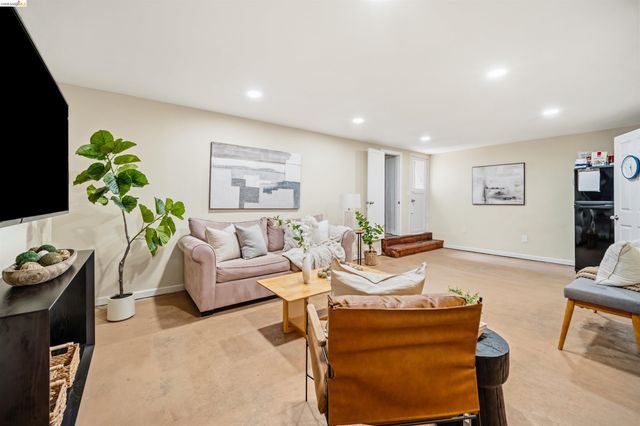 251 Alexander Ave, Daly City, CA 94014