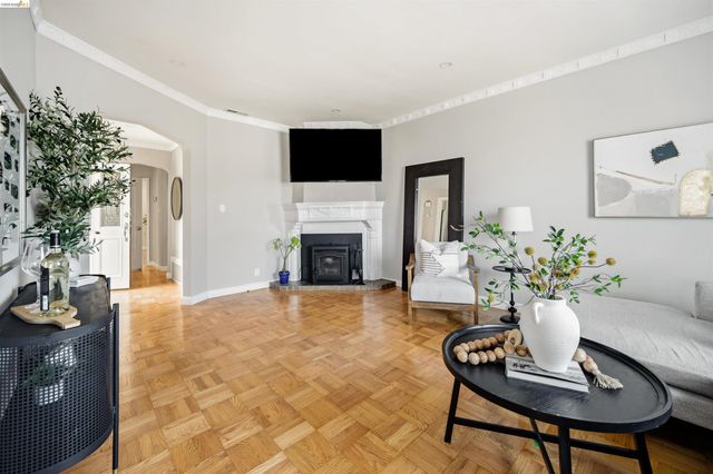 251 Alexander Ave, Daly City, CA 94014
